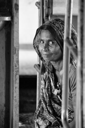 Le regard et l'émotion de l'âge, depuis la banquette d'un train du Bengale