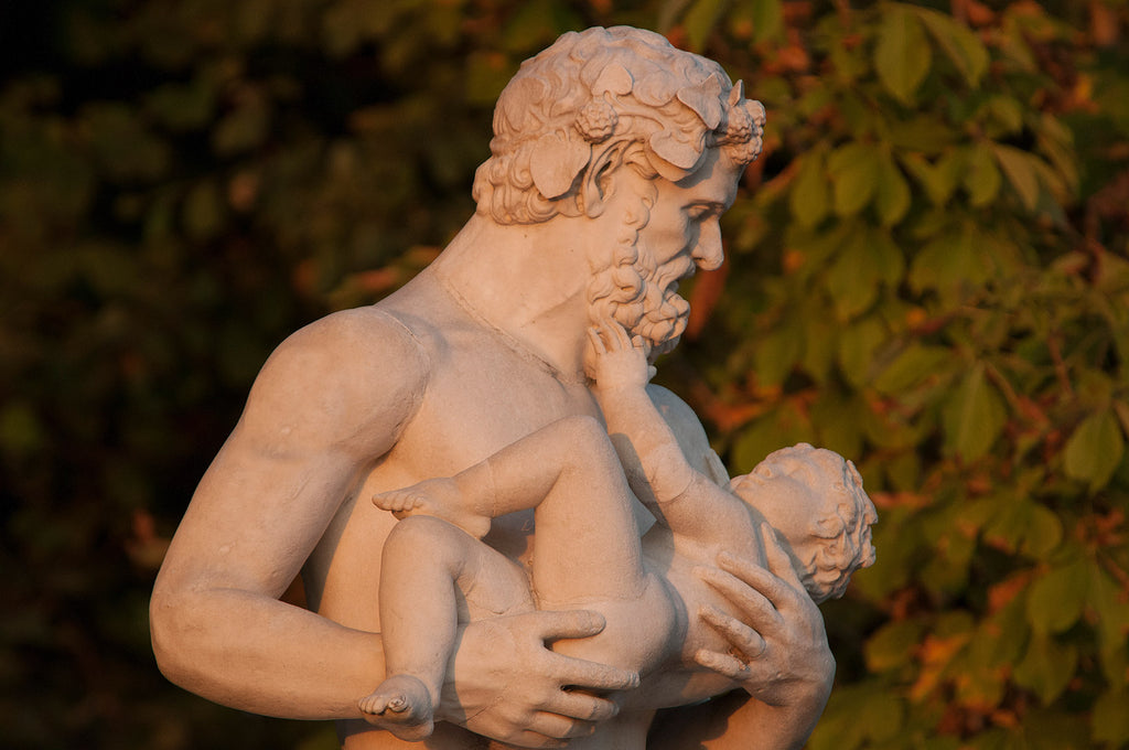 Silène tenant Bacchus, le fils de Jupiter, dans ses bras - Parc du Château de Versailles