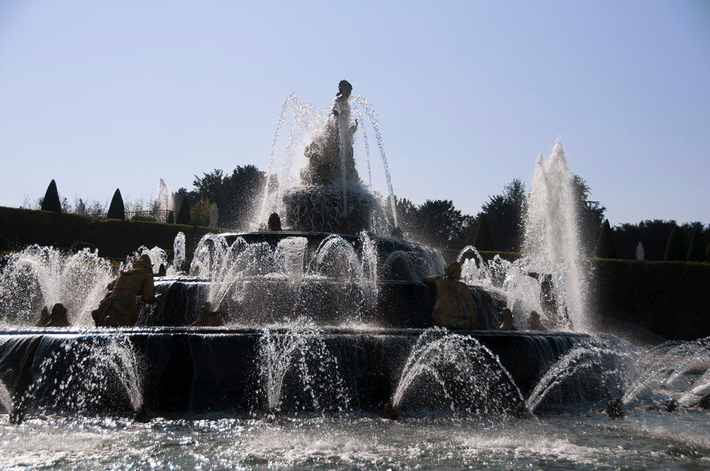 Grandes eaux finissant et plein été sur le Bassin de Latone
