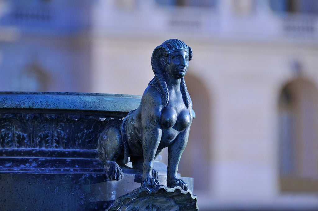 Sphinx aux traits féminins - Ornement sur un vase du Parc du Château